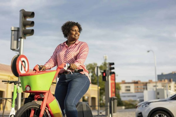 ¿Qué tipo de materiales son más sostenibles para construir muebles de exterior?