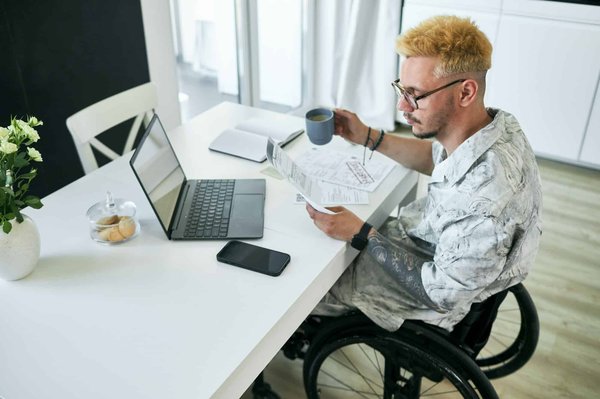 ¿Cuáles son los desafíos al implementar sistemas de gestión ambiental en la industria manufacturera?