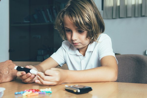 ¿Cómo pueden las aplicaciones de salud digital ayudar en la gestión de la diabetes?